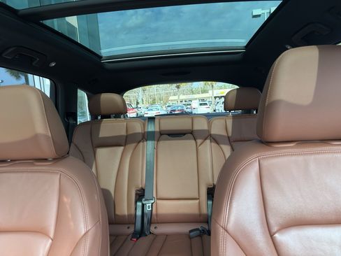 Used 2023 Audi Q7 Premium w/ Towing Package image 30