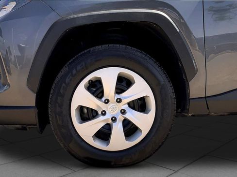 Used 2020 Toyota RAV4 LE FWD image 11