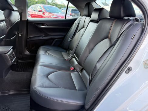 Used 2020 Toyota Camry XLE w/ Sunroof Package FWD image 14