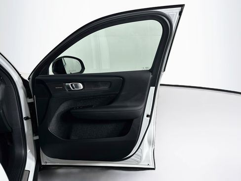 Used 2023 Volvo XC40 Recharge Ultimate w/ Protection Package Premier AWD/4WD image 33