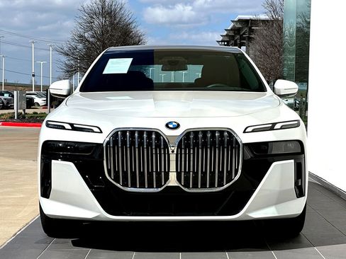 Certified 2025 BMW 740i image 5