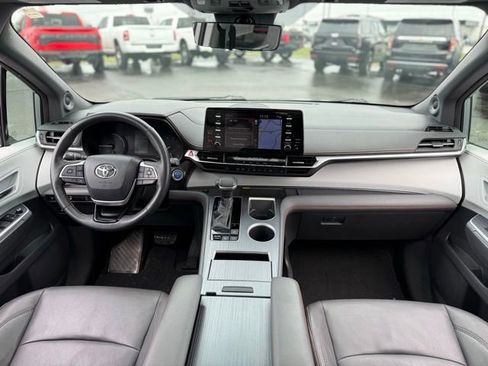Used 2021 Toyota Sienna XSE image 2