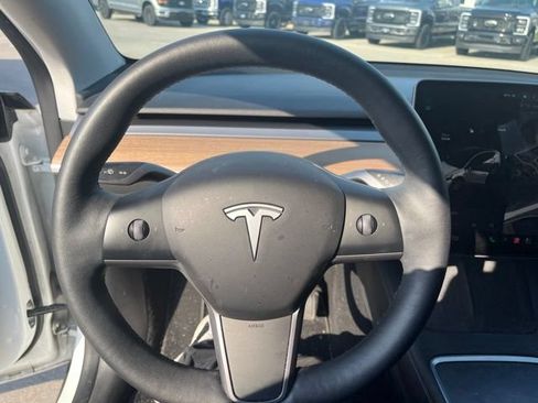Used 2022 Tesla Model Y Long Range AWD/4WD image 15
