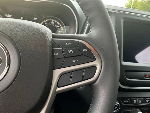 Used 2022 Jeep Cherokee Latitude Lux image 14