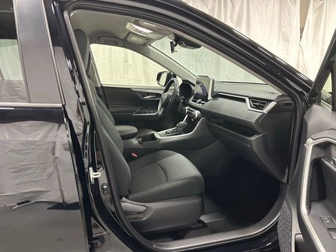 Used 2025 Toyota RAV4 XLE image 45