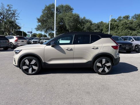 Certified 2025 Volvo EX40 Ultra AWD/4WD image 2