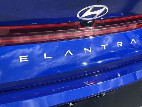 Used 2024 Hyundai Elantra SEL w/ Convenience Package FWD image 11