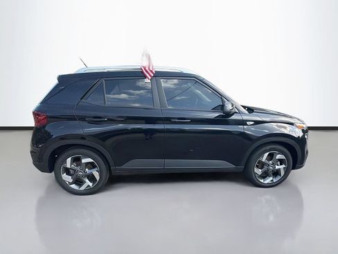 Used 2024 Hyundai Venue SEL FWD image 8