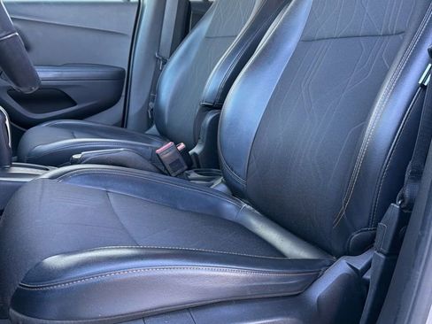 Used 2017 Chevrolet Trax LT w/ LT Convenience Package image 7