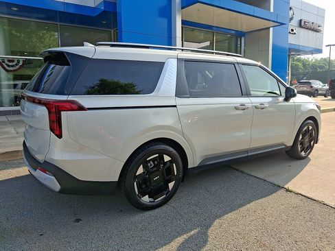 Used 2026 Kia Carnival EX FWD image 6