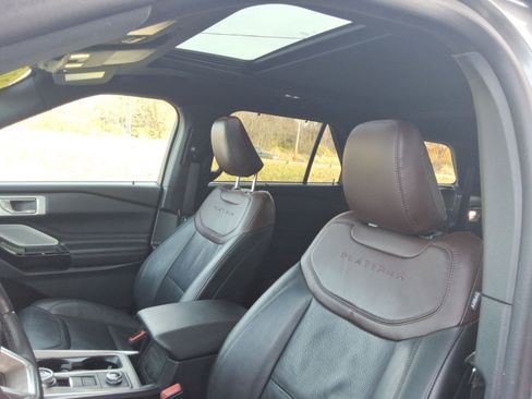 Used 2022 Ford Explorer Platinum w/ Equipment Group 601A image 26