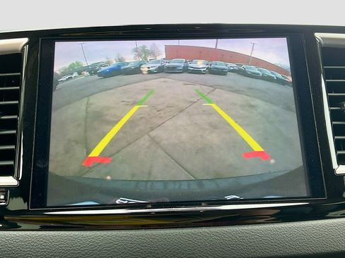 Used 2024 Chrysler Pacifica Touring-L image 13