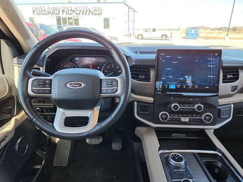 Used 2024 Ford Expedition Limited image 6