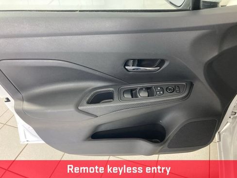 Used 2025 Nissan Versa SV FWD image 12