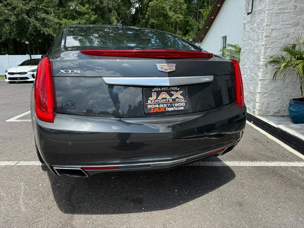 Used 2016 Cadillac XTS Luxury FWD image 4