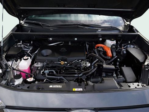 Used 2023 Toyota RAV4 SE image 11