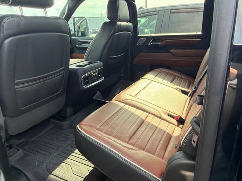 Used 2024 GMC Sierra 2500 Denali Ultimate AWD/4WD image 11