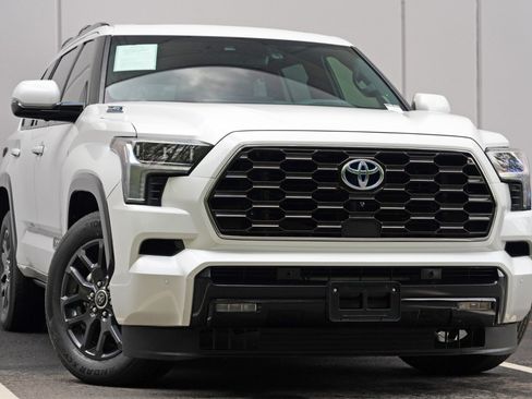 Used 2023 Toyota Sequoia Platinum AWD/4WD image 4