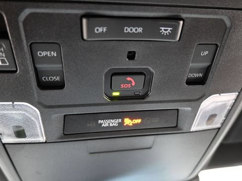 Used 2025 Toyota Tacoma TRD Off-Road w/ TRD Off Road Premium Package AWD/4WD image 35