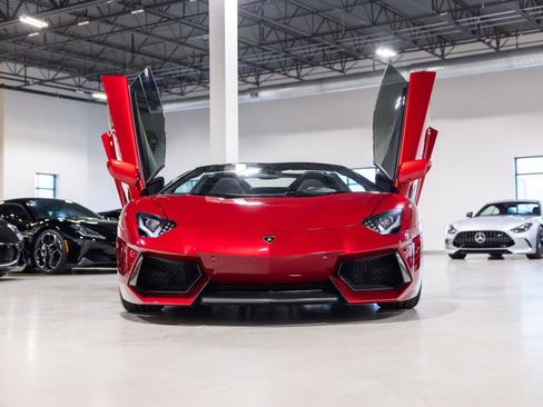 Used 2016 Lamborghini Aventador LP 700-4 AWD/4WD image 2