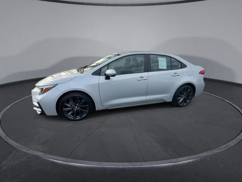 Used 2025 Toyota Corolla SE image 9