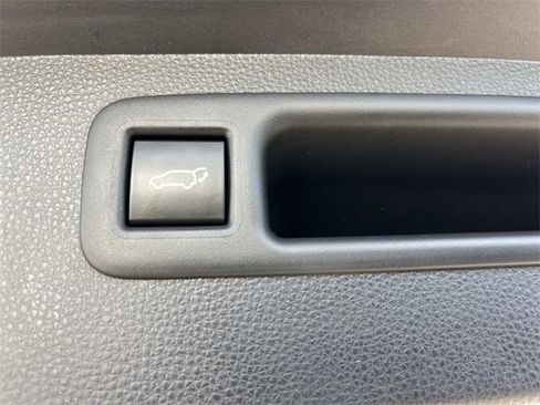 Used 2023 Toyota Highlander LE image 13