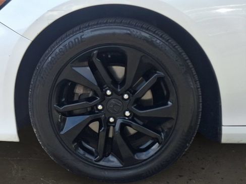 Used 2018 Honda Accord LX image 9