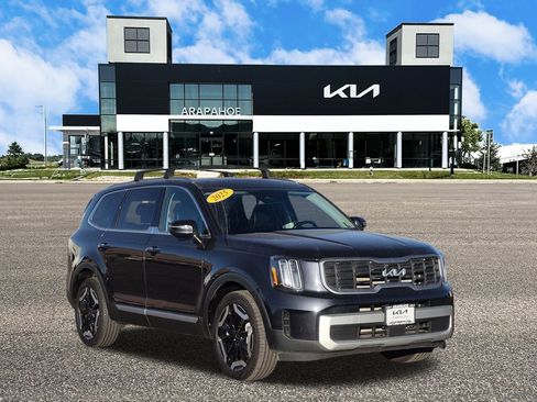 Used 2025 Kia Telluride S image 3