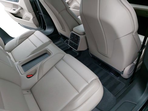 Certified 2022 Porsche Taycan image 13