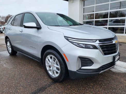 Used 2022 Chevrolet Equinox LT image 2
