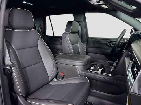 Used 2025 GMC Yukon Elevation AWD/4WD image 31
