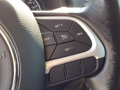 Used 2018 Jeep Renegade Latitude w/ Cold Weather Group image 25