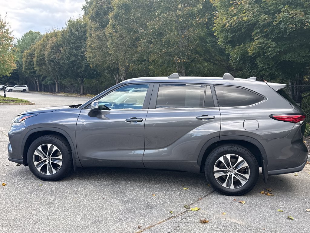 Used 2023 Toyota Highlander XLE FWD image 8