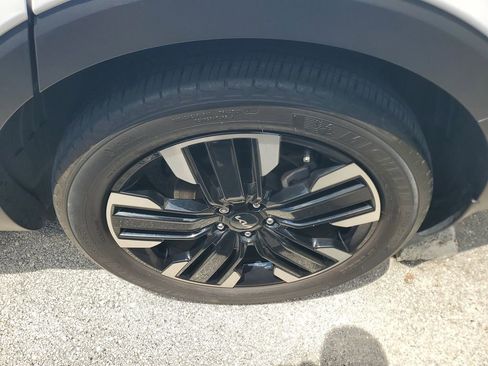 Used 2024 Kia Telluride SX Prestige w/ Towing Package AWD/4WD image 5