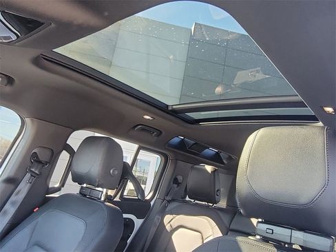 Used 2023 Land Rover Defender 110 X-Dynamic SE image 27