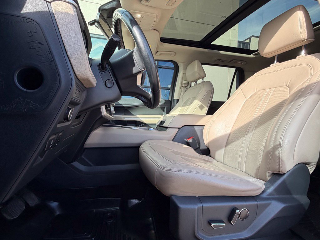 Used 2022 Ford Expedition Limited AWD/4WD image 6