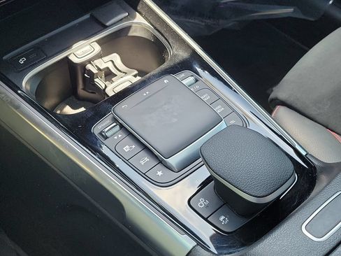 Used 2021 Mercedes-Benz GLB 35 AMG 4MATIC image 31