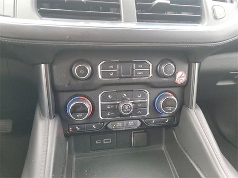 Used 2022 Chevrolet Suburban LT image 12