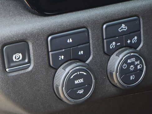 Used 2025 Chevrolet Silverado 2500 LT AWD/4WD image 20