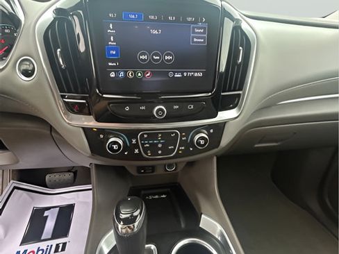 Used 2020 Chevrolet Traverse Premier FWD image 18