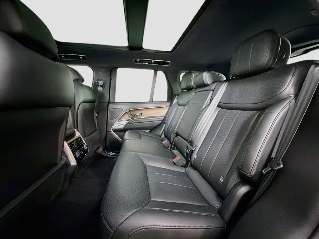 Certified 2025 Land Rover Range Rover SE AWD/4WD image 26