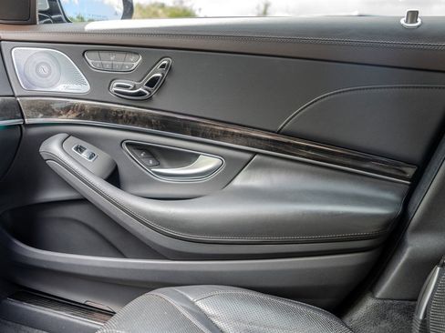 Used 2019 Mercedes-Benz S 560 Sedan w/ AMG Line Exterior image 24