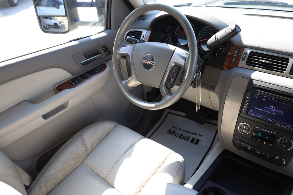 Used 2008 GMC Sierra 2500 SLT w/ Z71 Off-Road Package AWD/4WD image 19