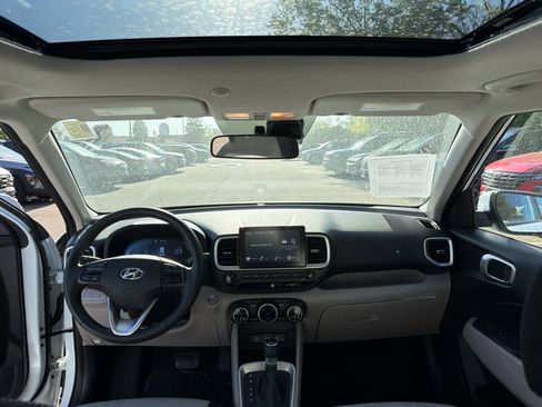 Used 2026 Hyundai Venue SEL FWD image 7