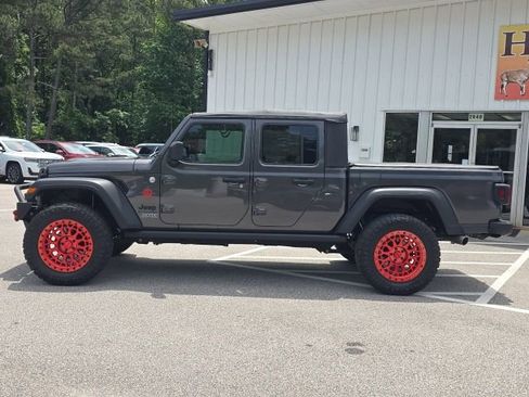 Used 2021 Jeep Gladiator Sport AWD/4WD image 2