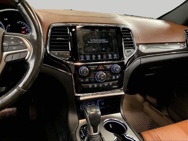 Used 2020 Jeep Grand Cherokee Overland AWD/4WD image 6