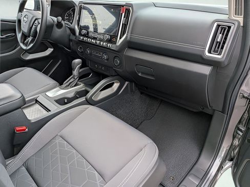 Certified 2025 Nissan Frontier SV AWD/4WD image 26