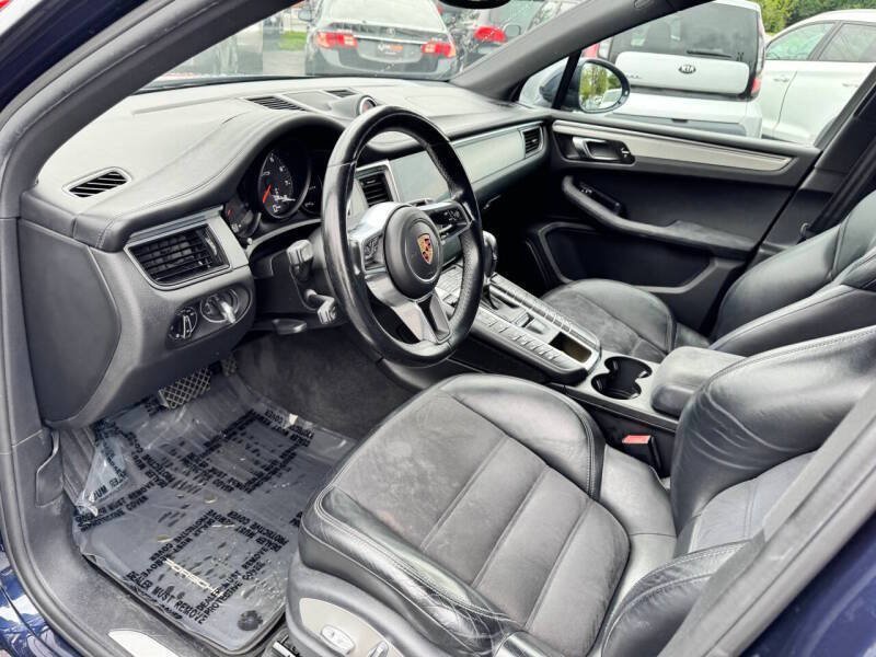 Used 2017 Porsche Macan GTS AWD/4WD image 9