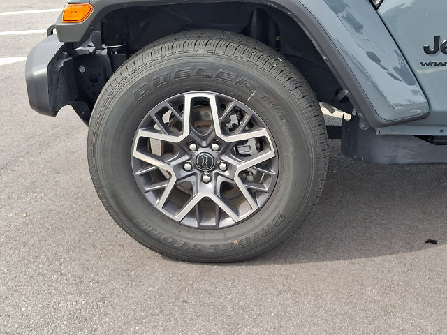 Used 2026 Jeep Wrangler Unlimited Sahara AWD/4WD image 8