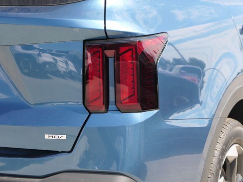 New 2025 Kia Sorento EX image 4